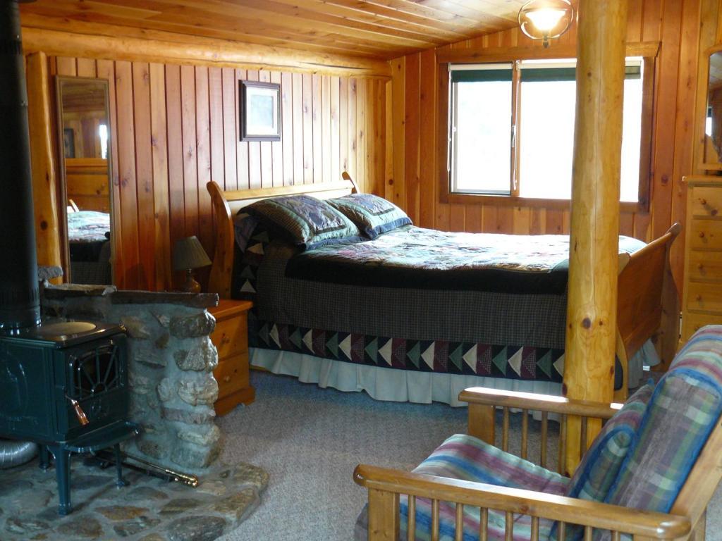 Hitching Post Resort Kelowna Habitación foto