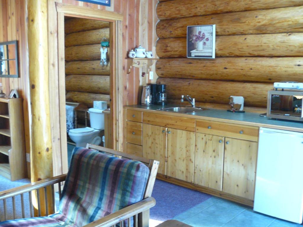 Hitching Post Resort Kelowna Habitación foto