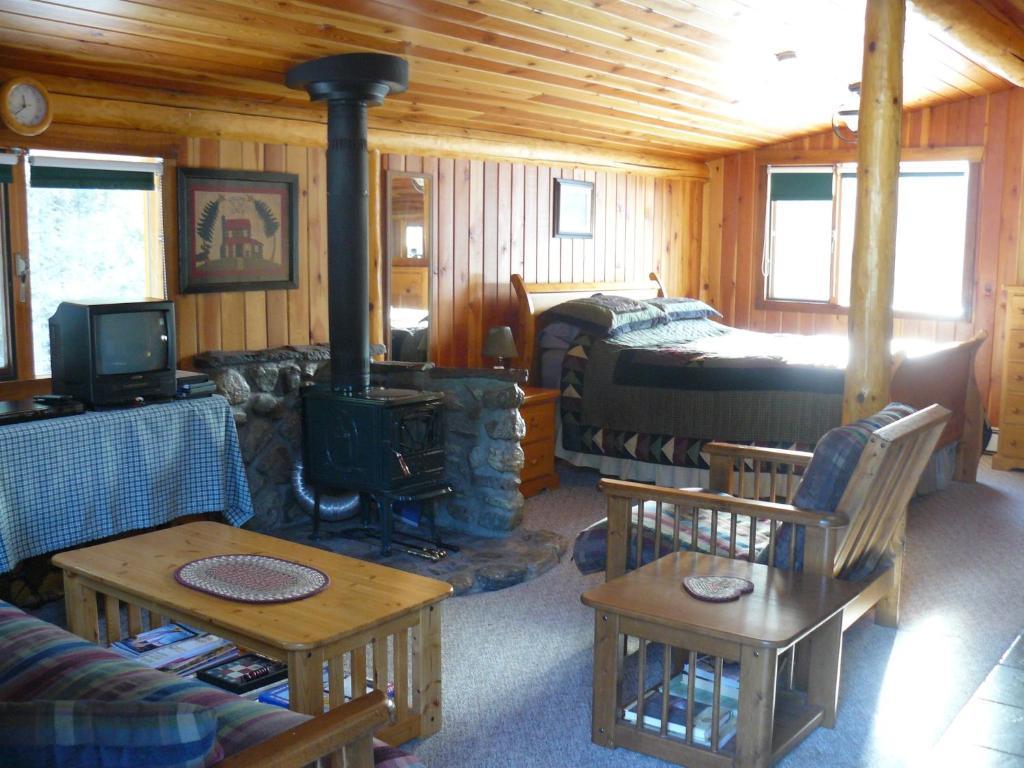 Hitching Post Resort Kelowna Habitación foto
