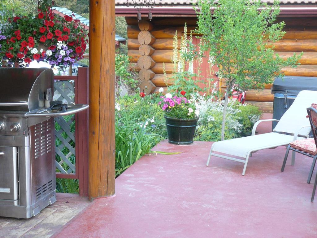 Hitching Post Resort Kelowna Habitación foto